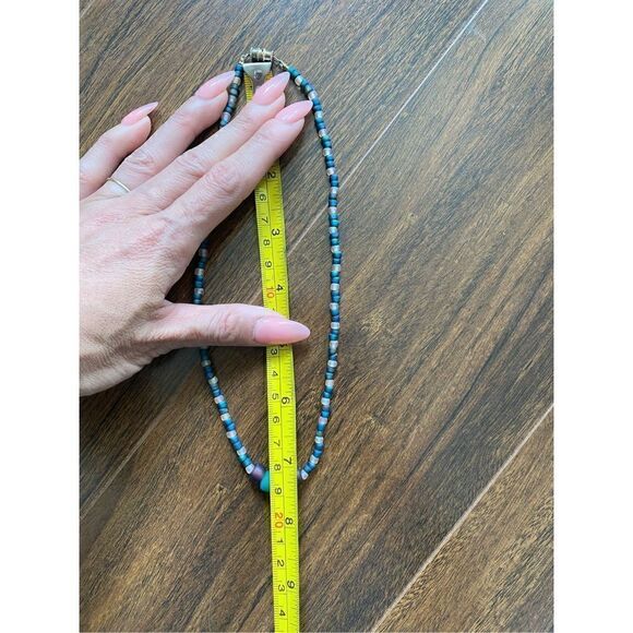 Blue and white beaded necklace - Picture 2 of 2